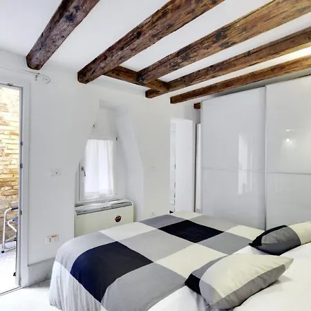 Apartment Cozy Up To 4 In Biennale Giardini By Bricola *