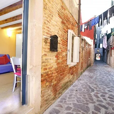 Appartement Cozy Up To 4 In Biennale Giardini By Bricola