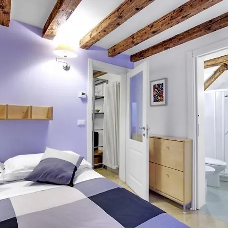 Cozy Up To 4 In Biennale Giardini By Bricola Appartement